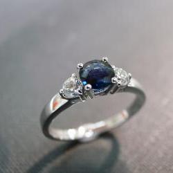 Engagement Ring with Diamond and blue Sapphire in 14K White Gold